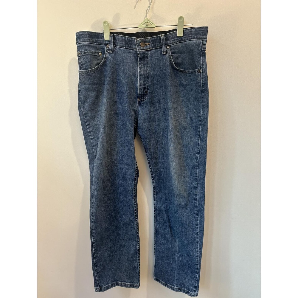 Men Wrangler Jeans Size 34 Inseam 28 1/2"